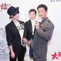拥抱的男人